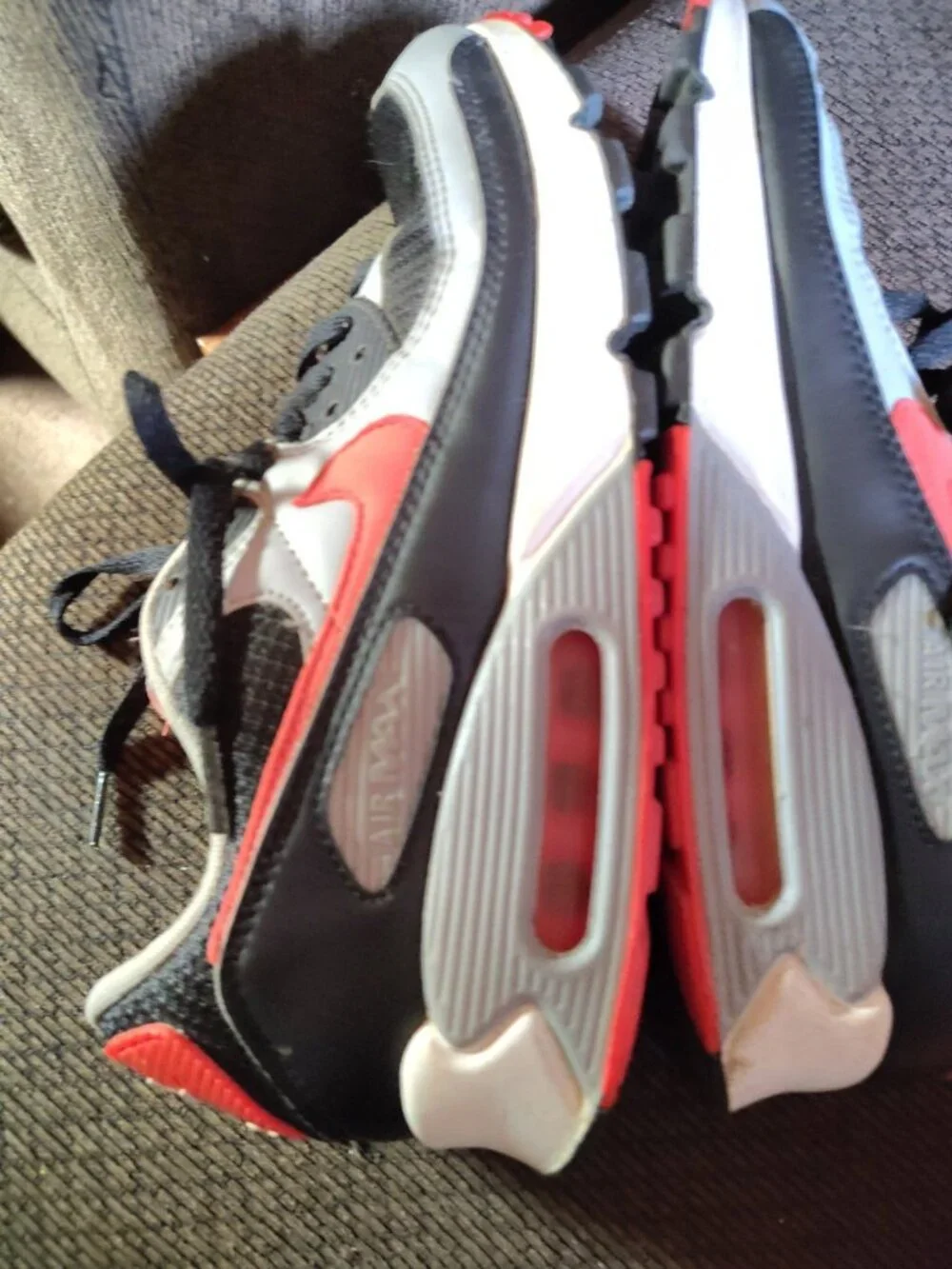 Nike Air Max 90 Mens 9.5 Black Grey Radiant Red Mesh Leather CZ4222-001 Sneaker